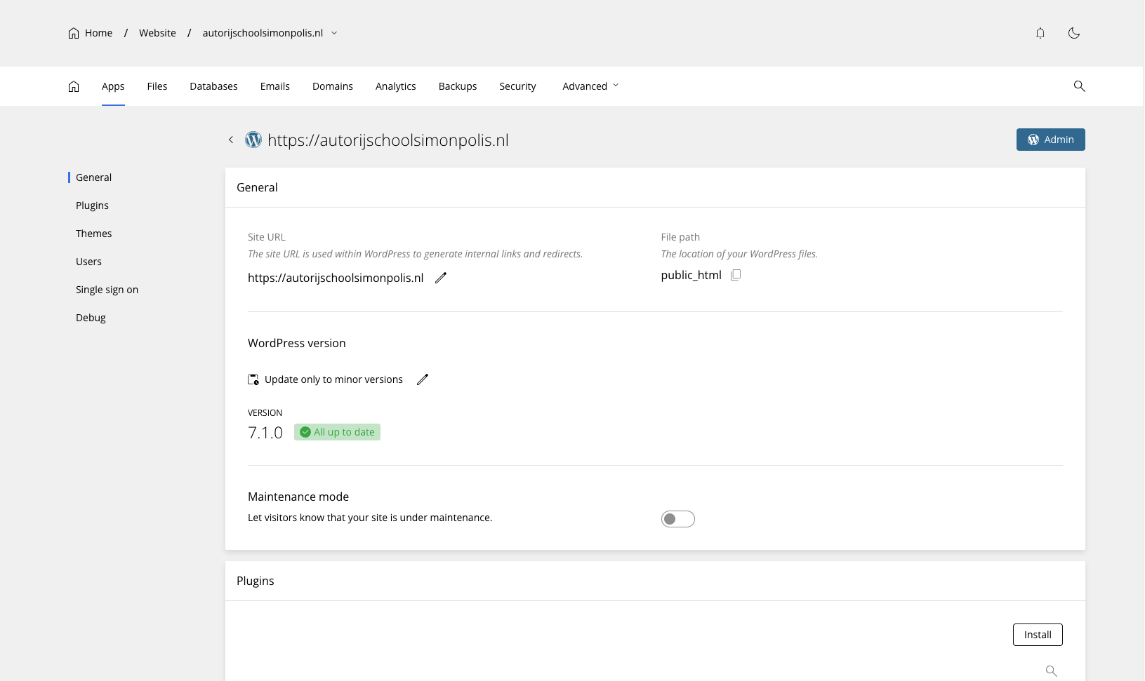 Voorbeeld van het Vecloud-cloudpaneel met domeinbeheer en DNS-status.